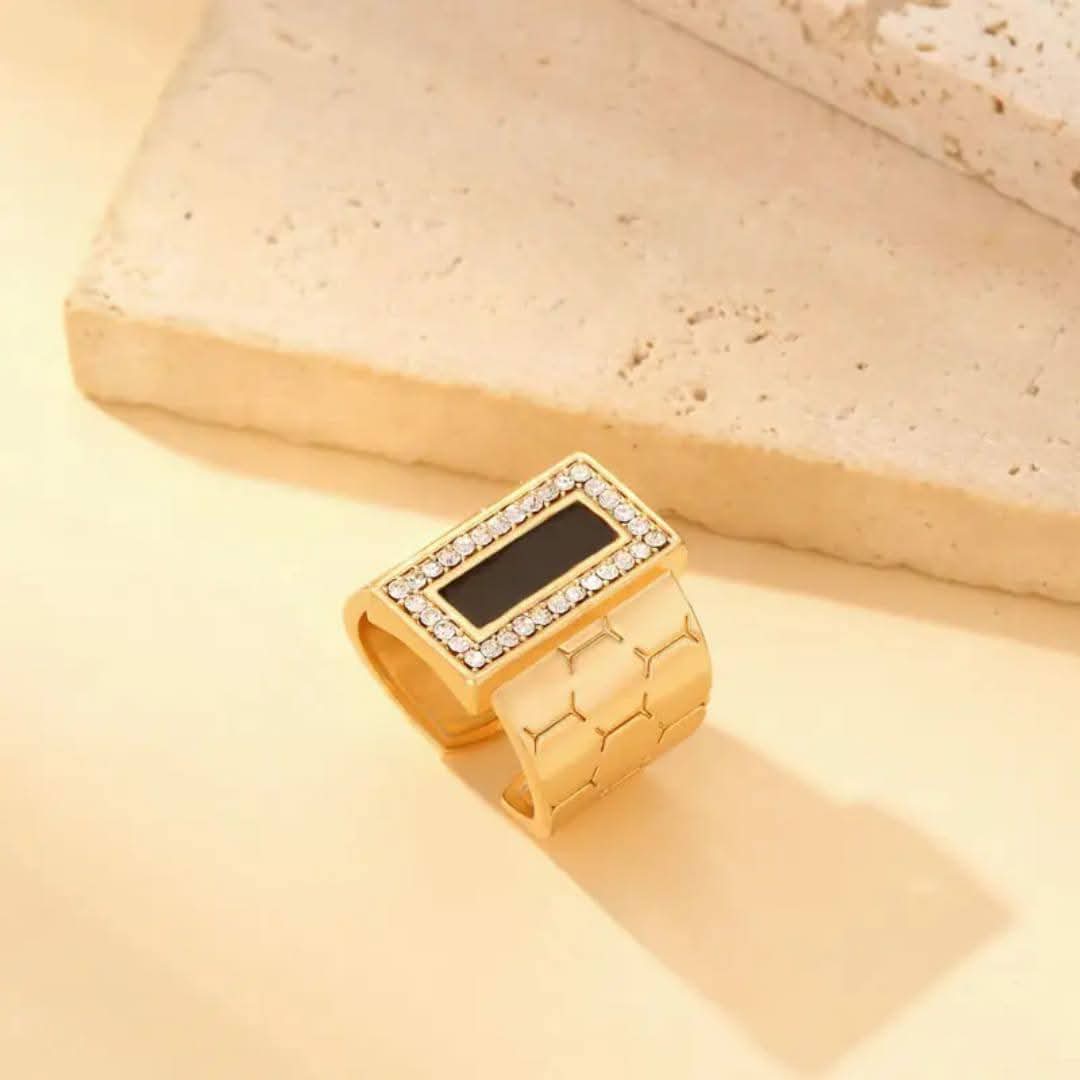 Luxurious Black Gem Ring