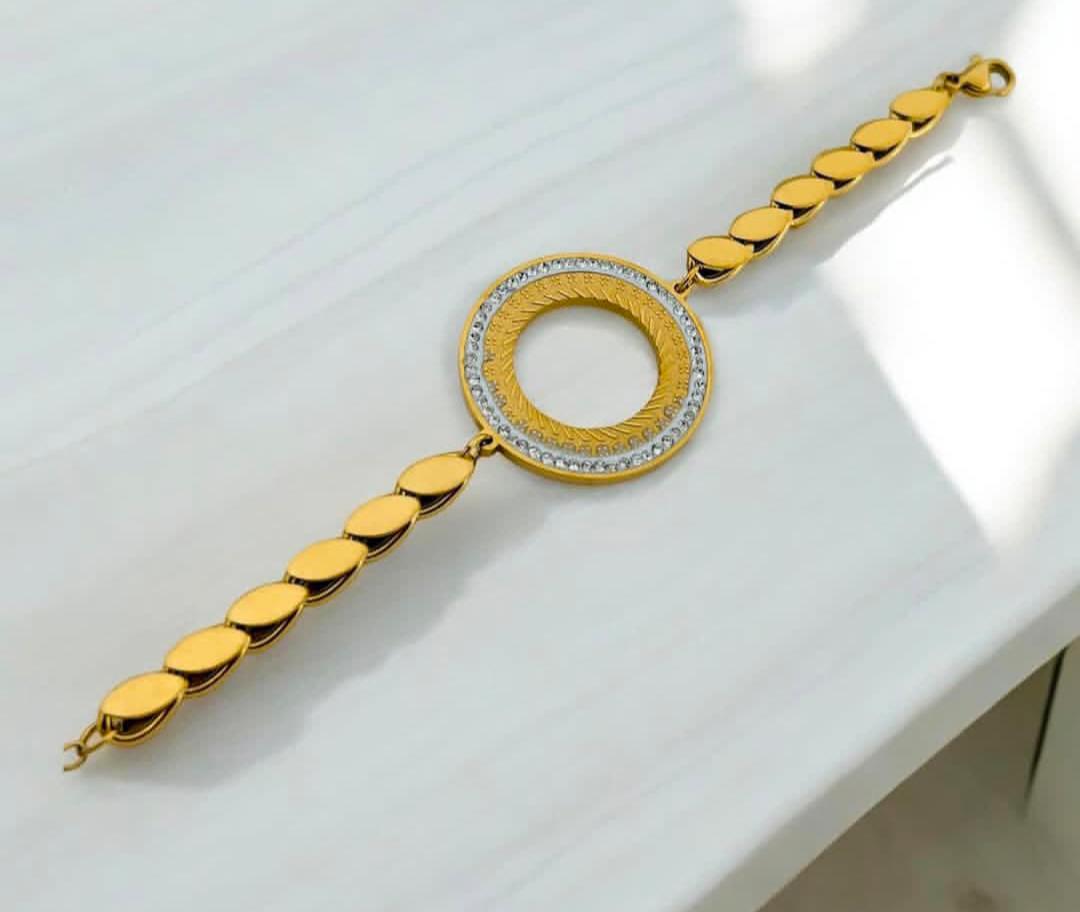 Feride Quarter Framed Bracelet