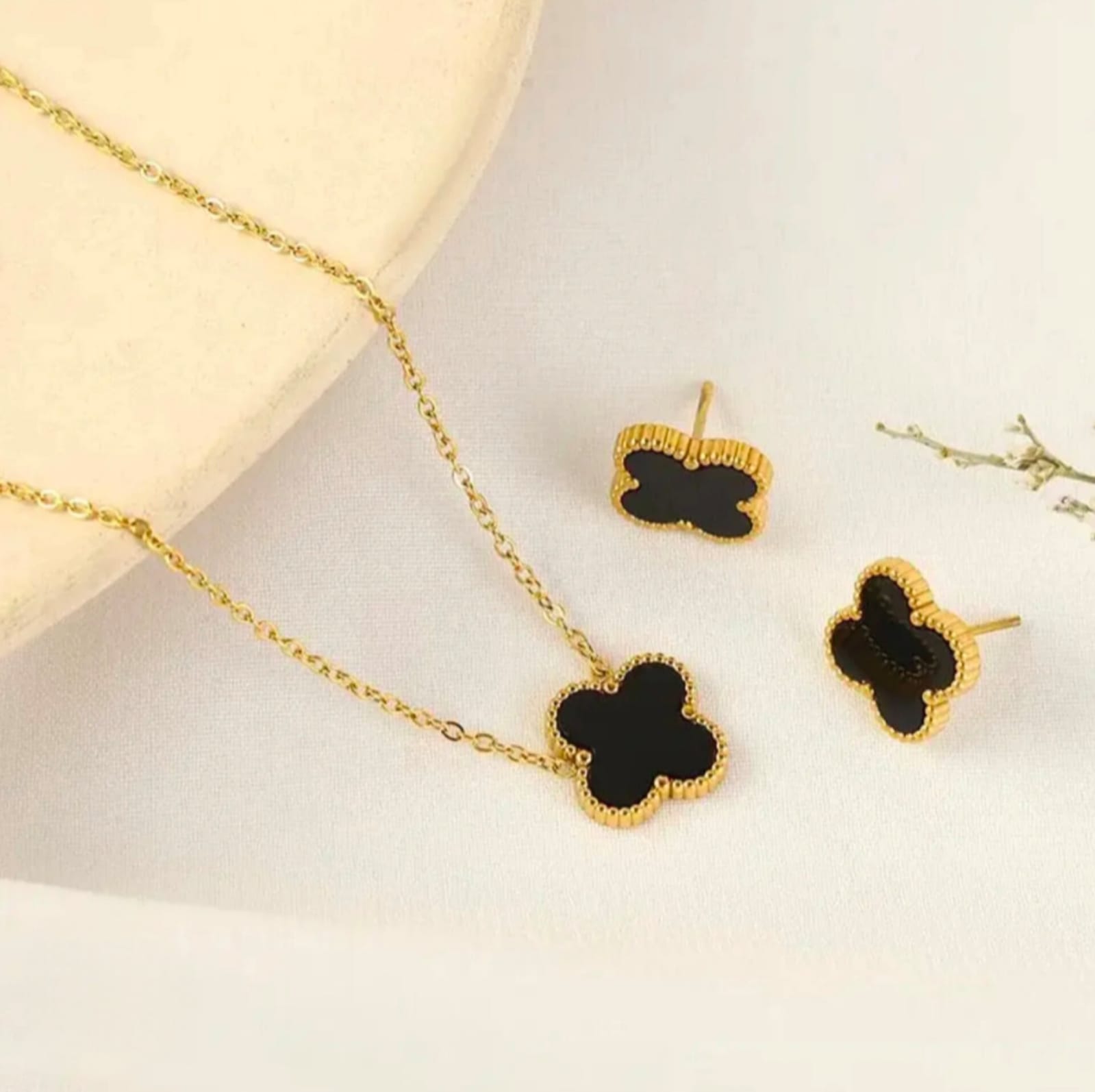 Elegant Clover Stainless Steel Set